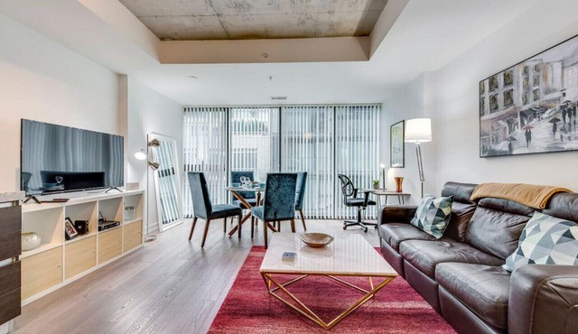 Stunning 1BR Executive Suite in Popular King West