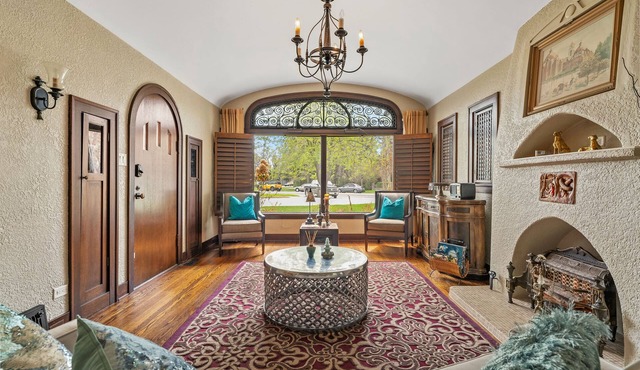 Stunning Historical Landmark in Elbow Park