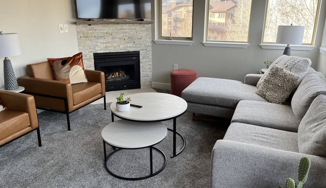 Stunning, newly-renovated Park City condo in Crestview