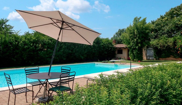 Stunning private villa for 10 people with WIFI, private pool, TV and patio