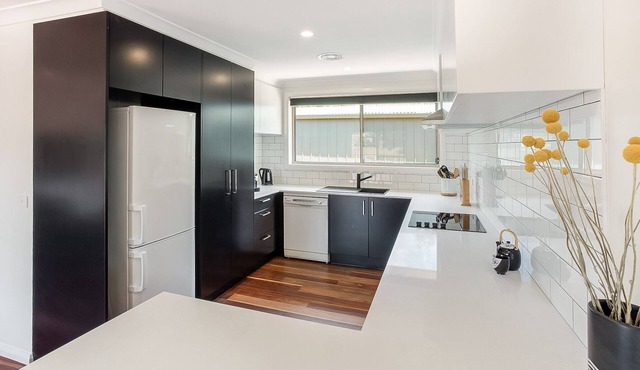 Stunning rural views of the Alpine region, a spacious modern unit for all...