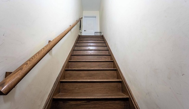 Stylish 2 Bedroom 2 Story Toronto Home w/Parking