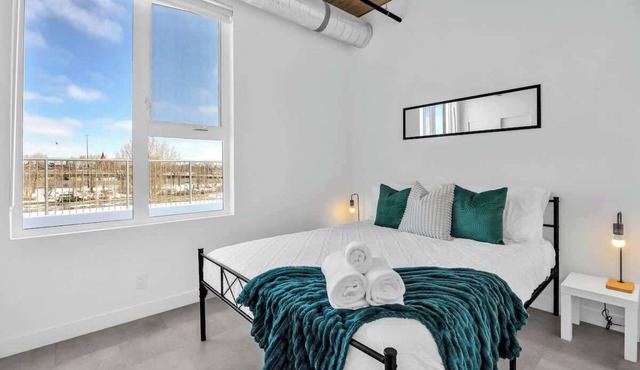 Stylish River View Suite, Sauna, Stampede Walk