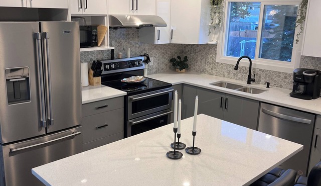 🌟 Stylish, Spacious 3BR WEM, AC — Pet Friendly, Near Top Attractions