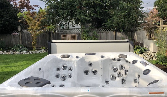 Super private self contained 1 bedroom, 1 bathroom minutes to downtown Vancouver