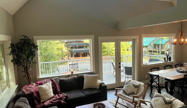 The Fog + Fir Retreat - Family Friendly Cabin With Mountain Views