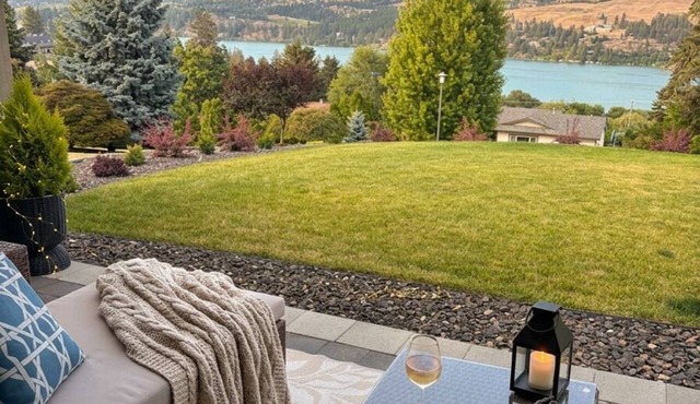 The Lookout - Cozy 1BR Suite Overlooking Wood Lake