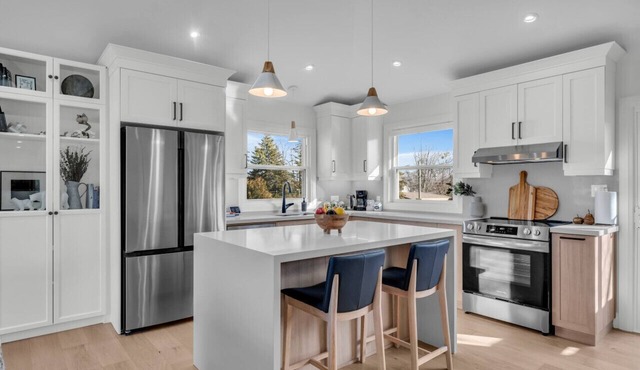 The Maple Tree: Luxury Family Home