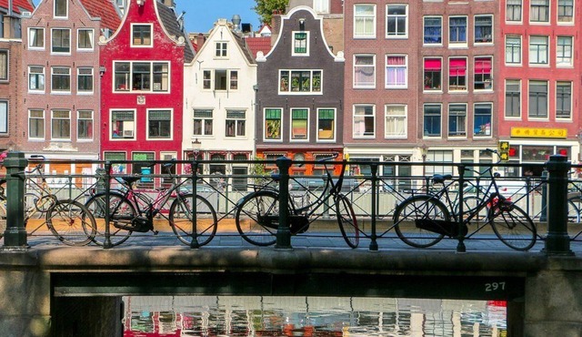 The Perfect Amsterdam Apartment accommadtes 6!