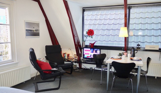 The Red Studio Apartment Palamedes