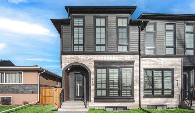 Top 1% Luxury YYC | New Build | Mins to DT