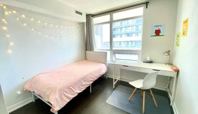 Toronto Downtown One Private Room in a 2B2B Condo Apartment For Female only