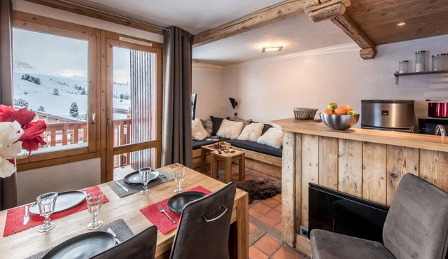 Upscale, south-facing apartment at the foot of the slopes