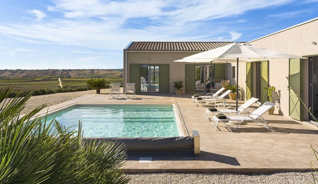 Villa Aria- villa with pool near the sea 6 beds