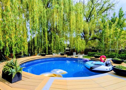 Waterfront Oasis with Pool, Hot Tub & Pet Friendly