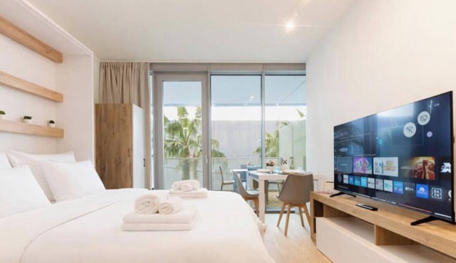 WaterfrontLux |Studio|A/C|Parking|GYM| By Til