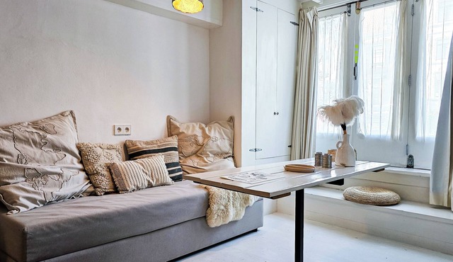 White Wilde beautiful apartment in the heart of Amsterdam