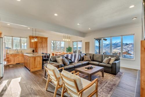 Windriver Hideaway - Private Hot Tub