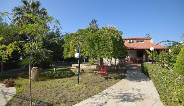 Wonderful private villa for 7 guests with hot tub, WIFI, A/C, TV and patio