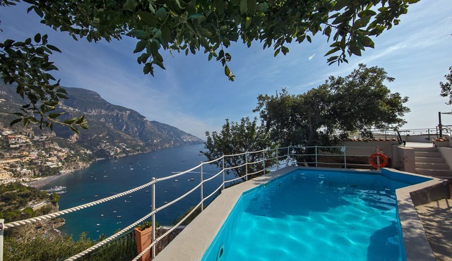 Wonderful Villa Maria Rosaria with sea view