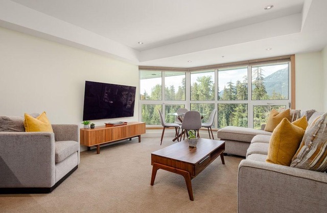1BR Ski In / Ski Out Modern Condo w/ Pool & Hot Tub by Harmony Whistler