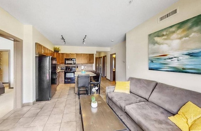 2 Bed 2 Bath Corner Unit Overlooking Pool 501