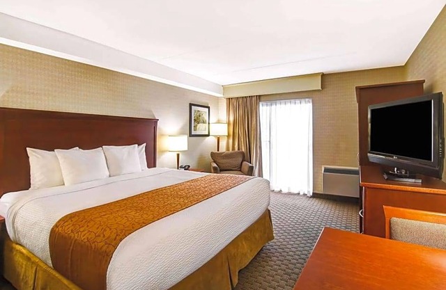 2-Star Hotel ∙ Quality Inn - Kitchener