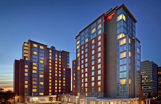 2-Star Hotel ∙ Hampton Inn by Hilton Halifax Downtown