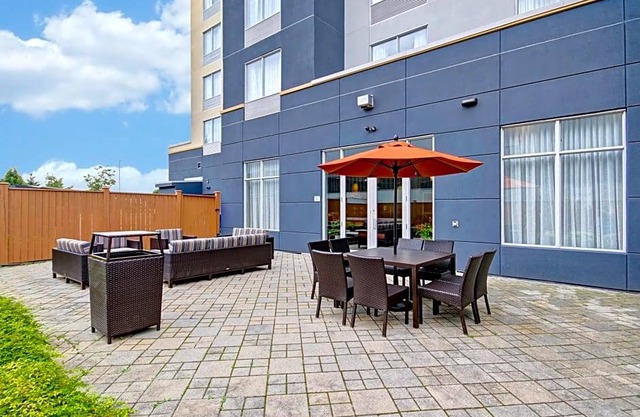 2-Star Hotel ∙ Fairfield Inn & Suites by Marriott Guelph