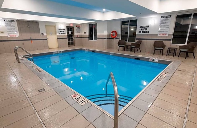 2-Star Hotel ∙ Holiday Inn Express & Suites Huntsville, an IHG Hotel
