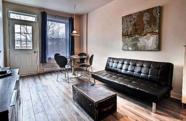#253 Cozy Apt with 2 balconies in Rosemont