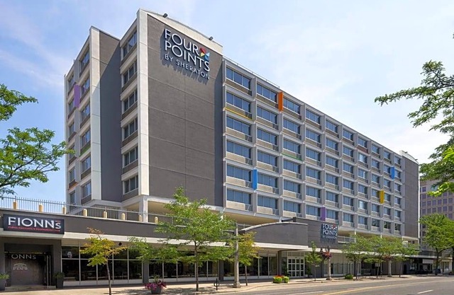 3-Star Hotel ∙ Four Points by Sheraton Windsor Downtown