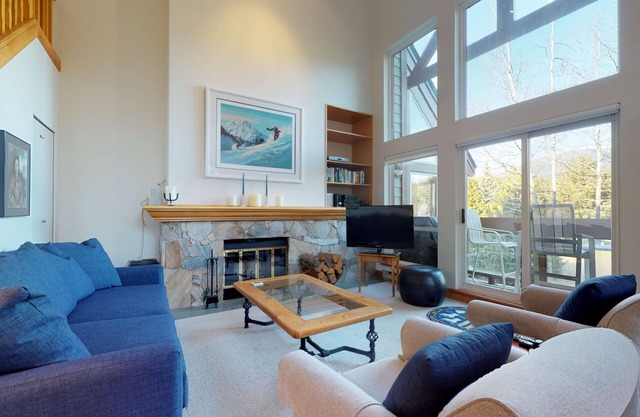 3BR | Alpine Greens | King Bed w/4 Piece Ensuite | Golf Course Location | Parking