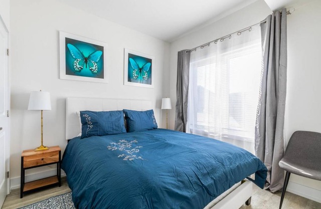 4BR 3BA Townhouse on Lake Ontario. Free parking. Gym (4)