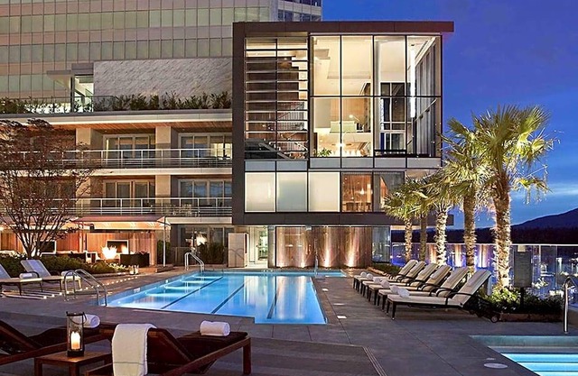 5-Star Hotel ∙ Fairmont Pacific Rim