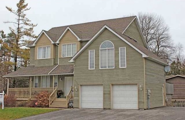 6 Bedroom Executive Cottage near Innisfil Beach Park & Lake