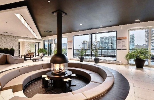 #98 Sleek, Tastefully Furnished APT in Downtown West