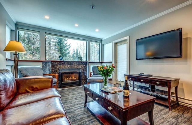 Acer Vacations | Clean Family Oriented 2 Bed 2 Bath |Ski-in Ski-out | Sleeps 8 | Greystone Lodge