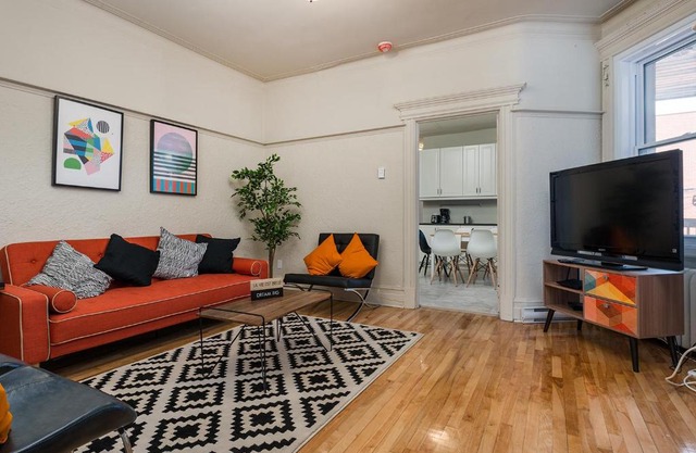 Amazing 4BR on The Plateau Mont-Royal by HomeFeel