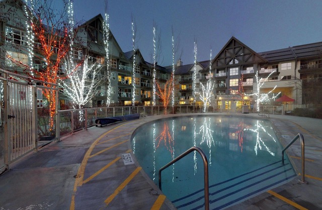 Aspen #112 Prime Ski-in Ski-out Location! Pool, Hot tubs, BBQ, sleeps 8