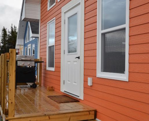 Bambury's Hillside Chalets - Orange Chalet