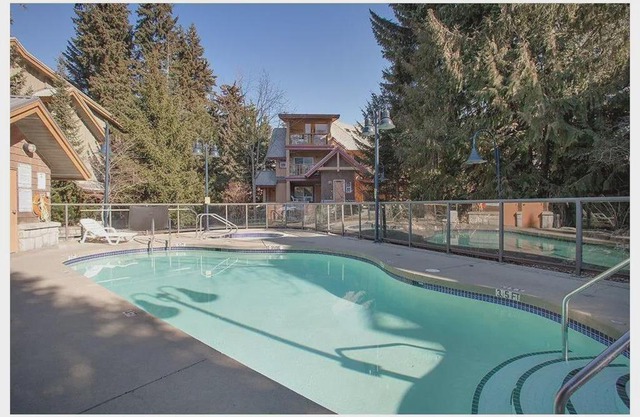 Beautiful 2BR/2B Townhouse with Private Hot Tub