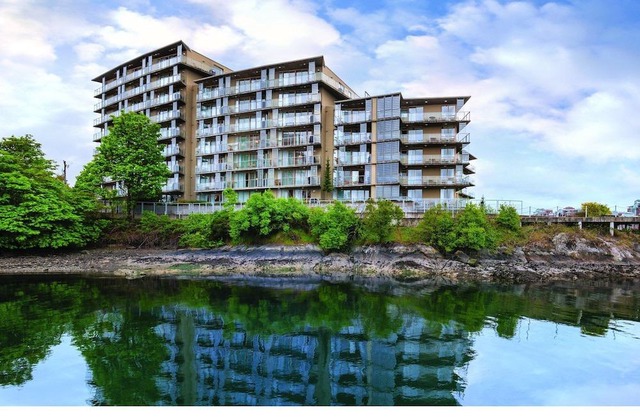 Beautiful resort in the heart of it all!