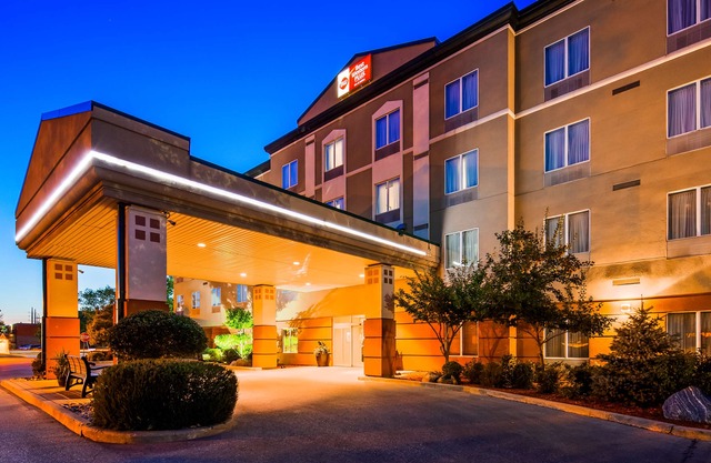 Best Western Plus Pembina Inn & Suites
