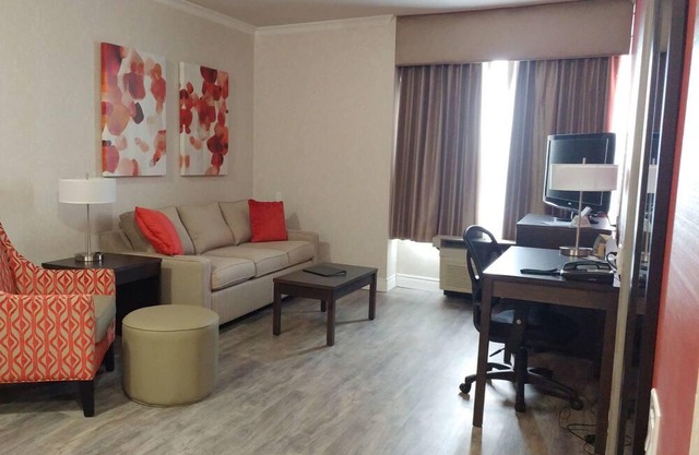 Best Western Plus Rose City Suites
