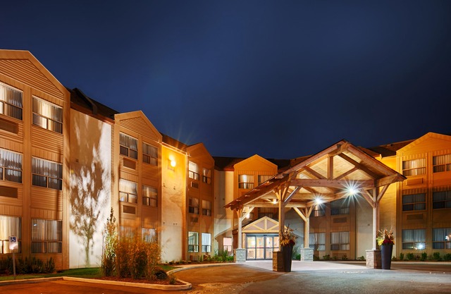 Best Western Plus Rose City Suites