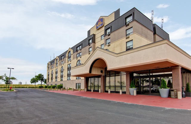 Best Western Plus Toronto North York Hotel & Suites