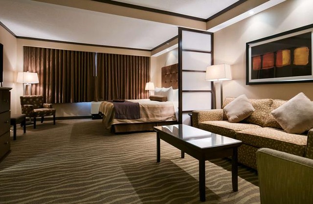 Best Western Premier Denham Inn & Suites