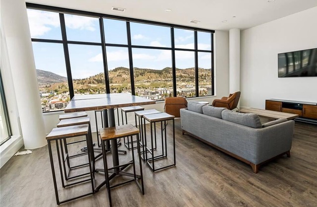 Brand New Condo with Stunning Lake Views in Tower Downtown #1306
