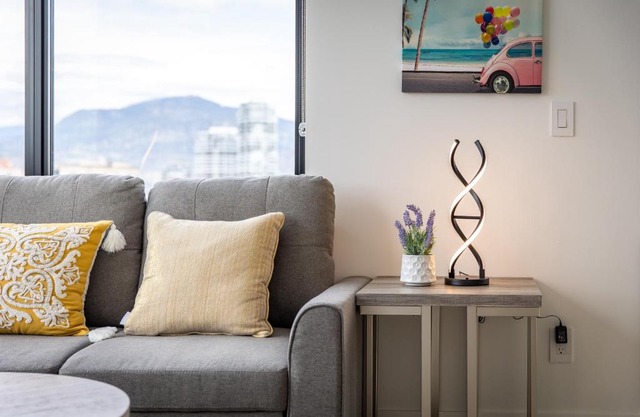 Brand New Luxury Downtown Near the Beach #16